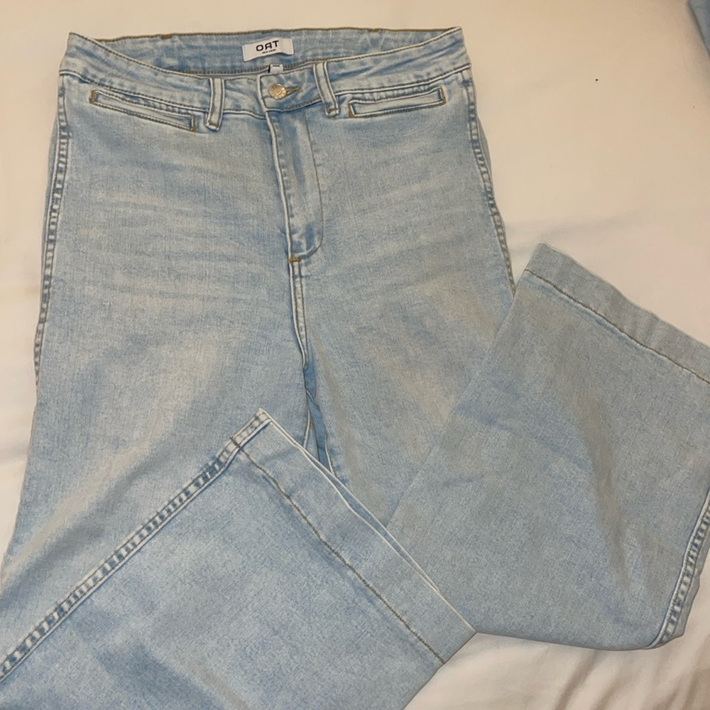 Oat denim wide leg trouser fit with back pockets. Size 30.